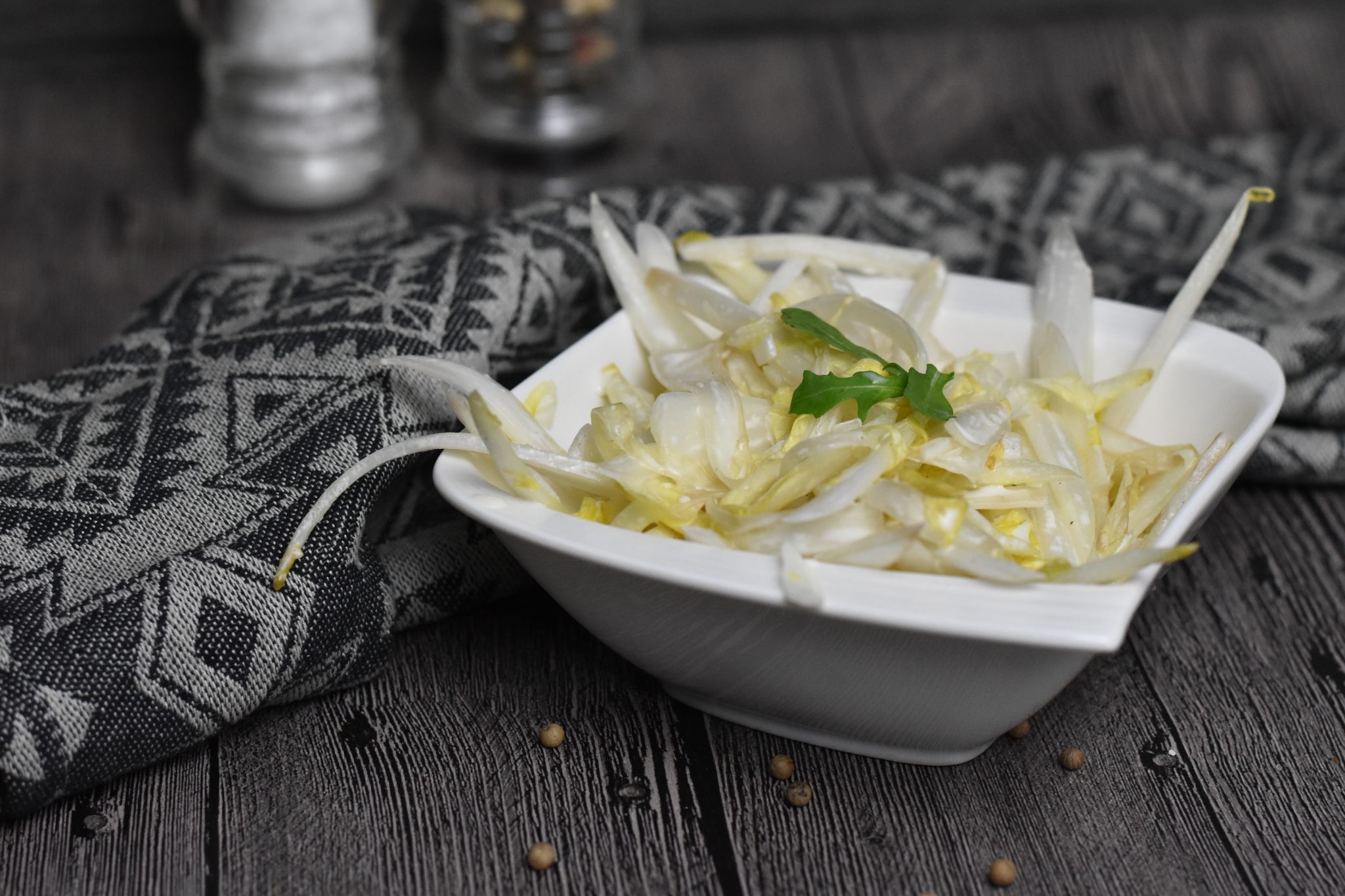 Eine einfache, aber köstliche Beilage: Chicorée-Salat