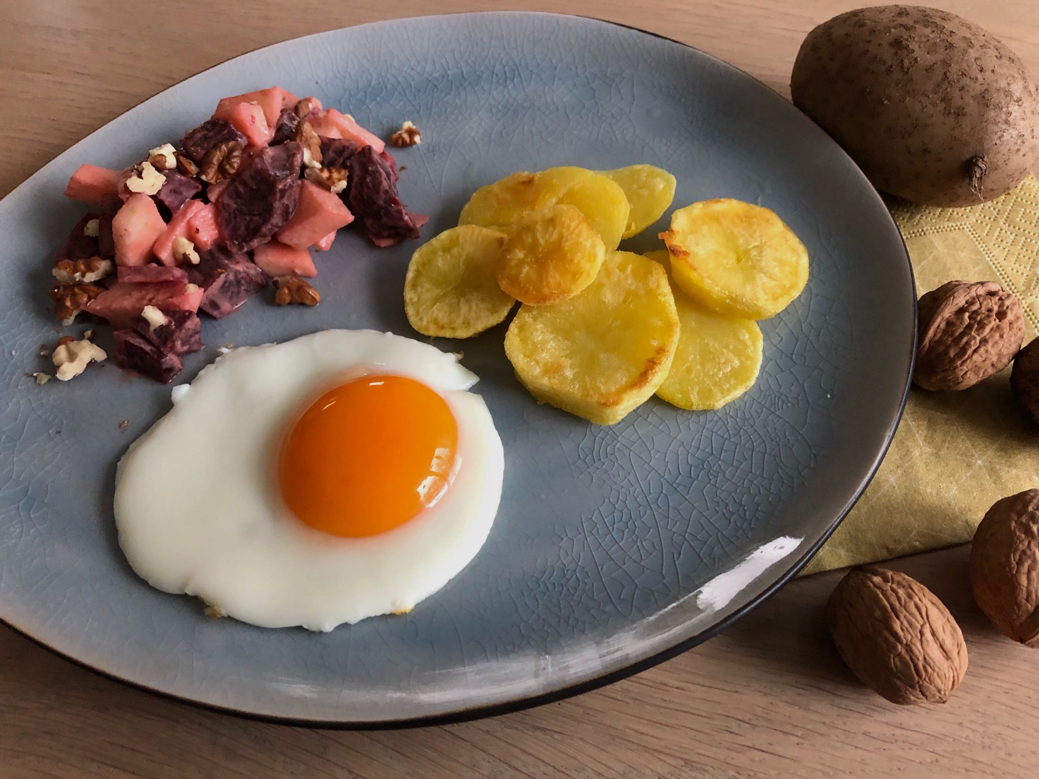 Bratkartoffeln mit Rote-Bete-Apfel-Salat