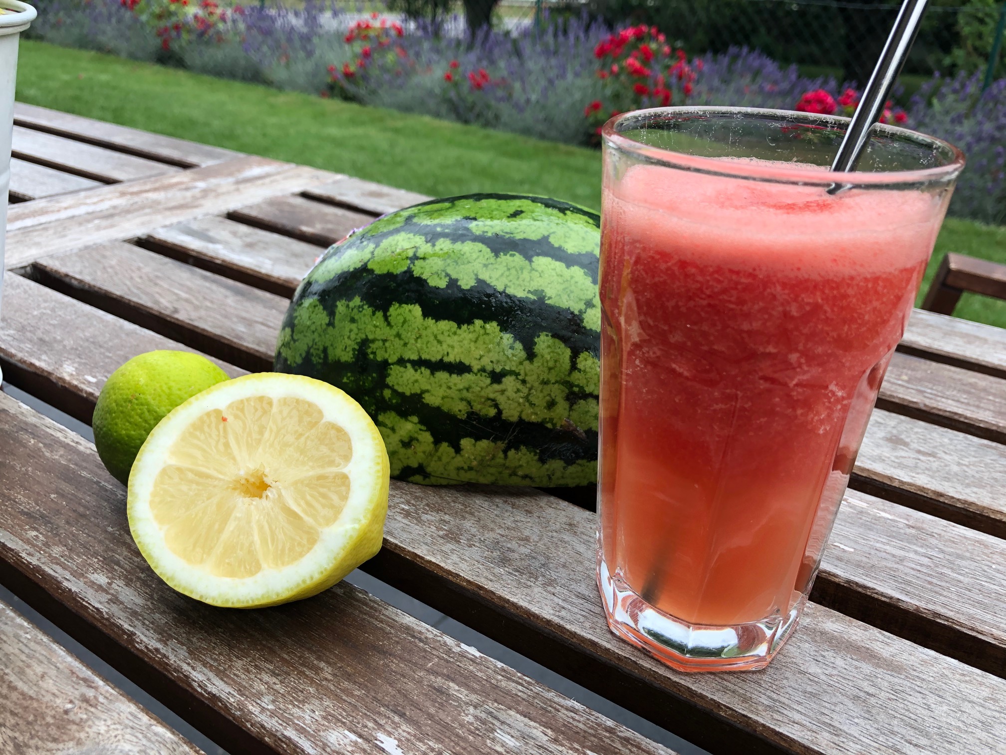 Erfrischung ohne Zucker: Limonade aus Wassermelone