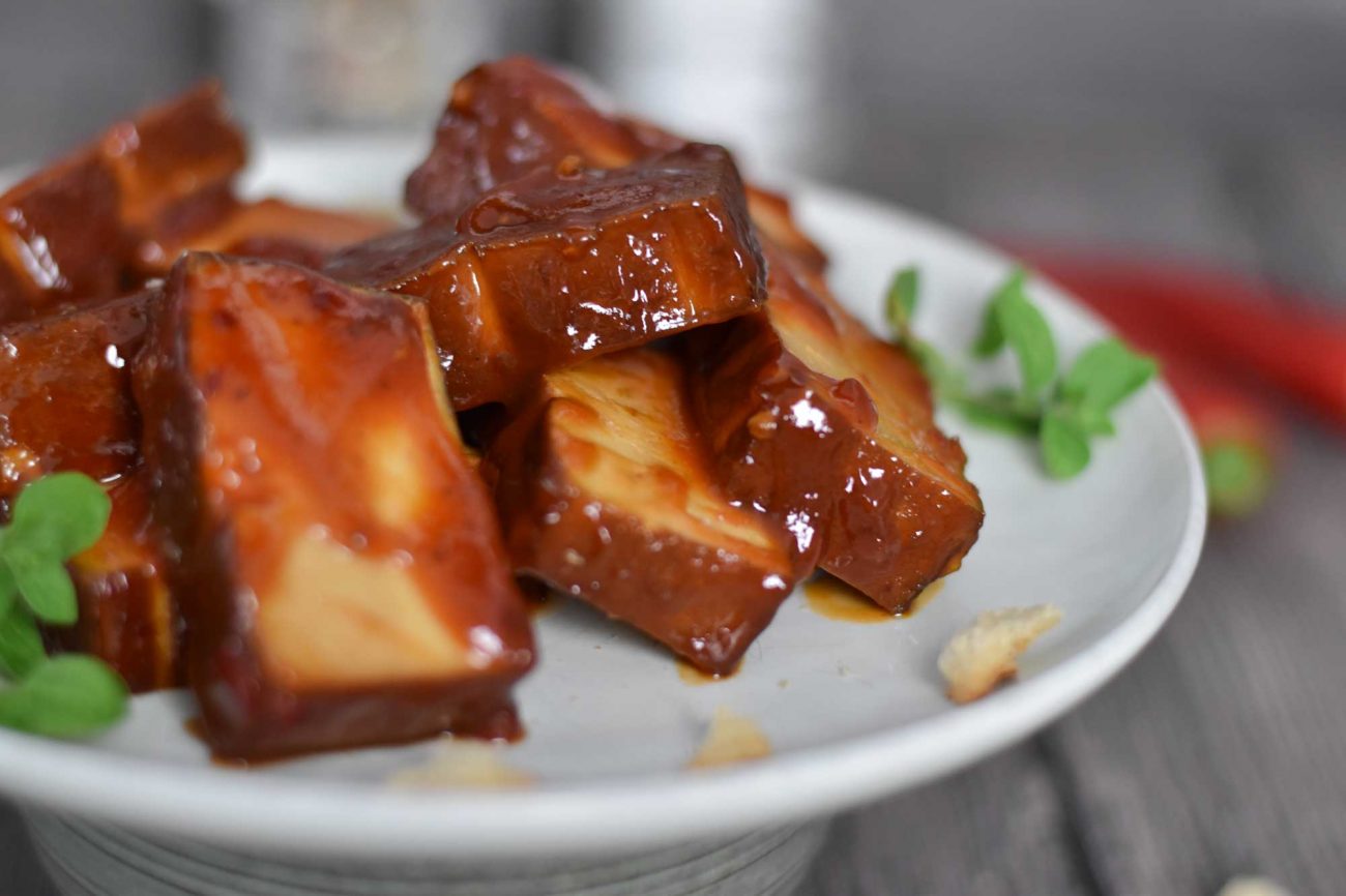 Tofu mit Barbecuesoße nach Spareribs-Art