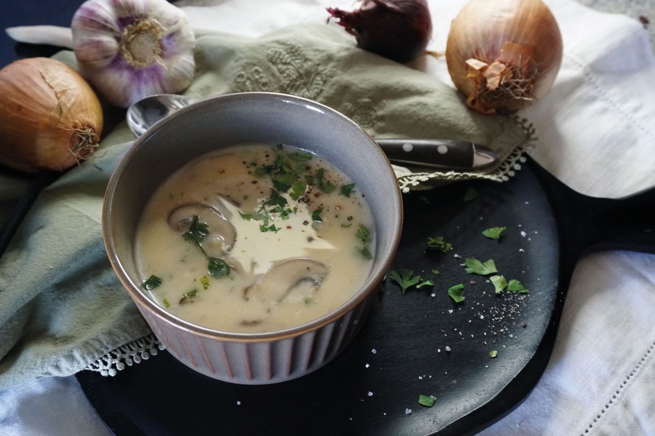 Champignon-Cremesuppe mit Knoblauch